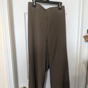 Women's pants, med brown, size 2x, new with tag